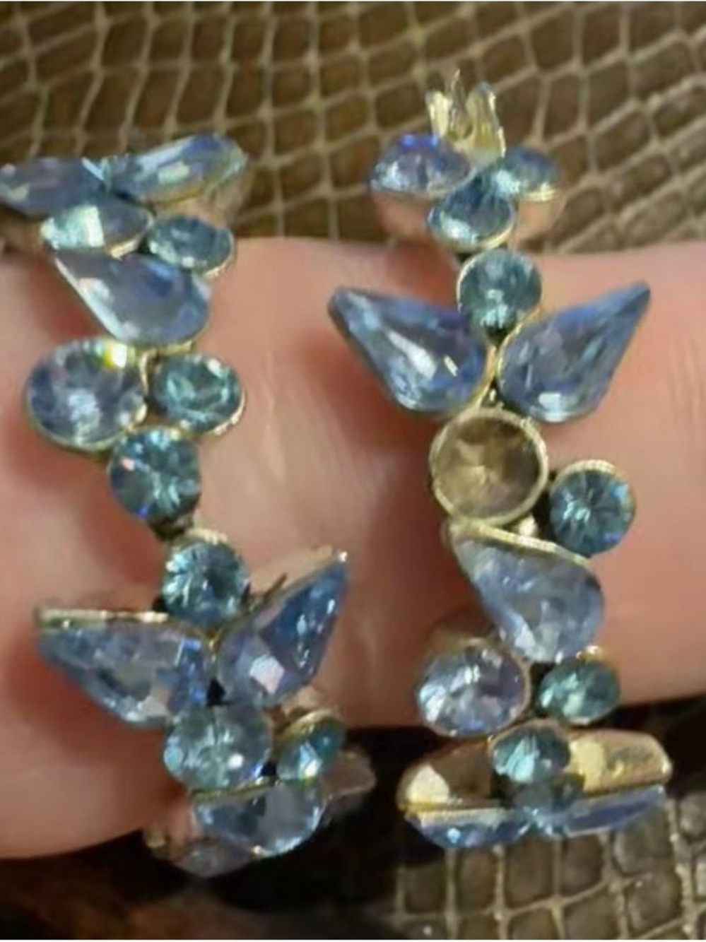 READ Vintage Bees/ Angels? Beautiful Blue Crystal Cluster Hoop Earrings -